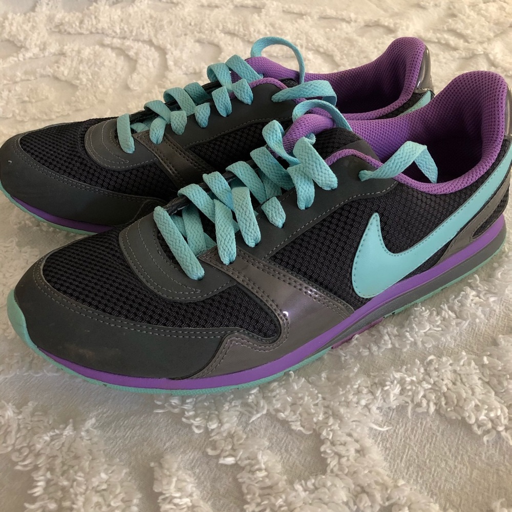Nike Women’s size 8 EUC